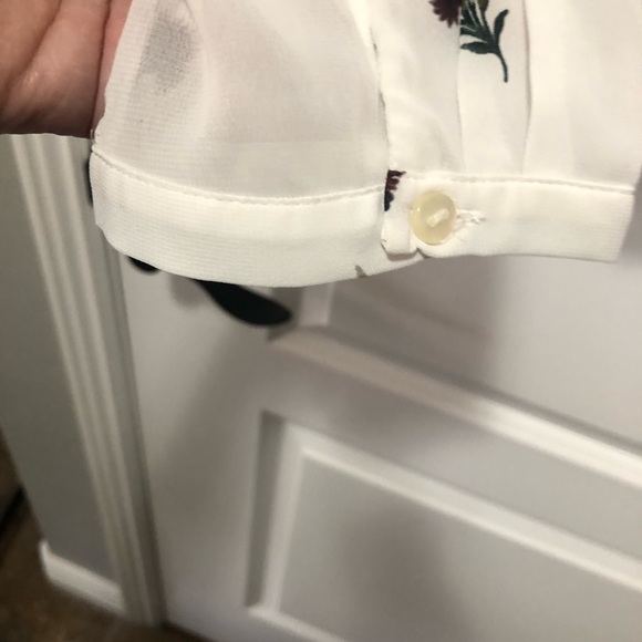 Ann Taylor factory woman’s size XL, long sleeve, blouse, Floral, maroon flowers - Picture 6 of 6